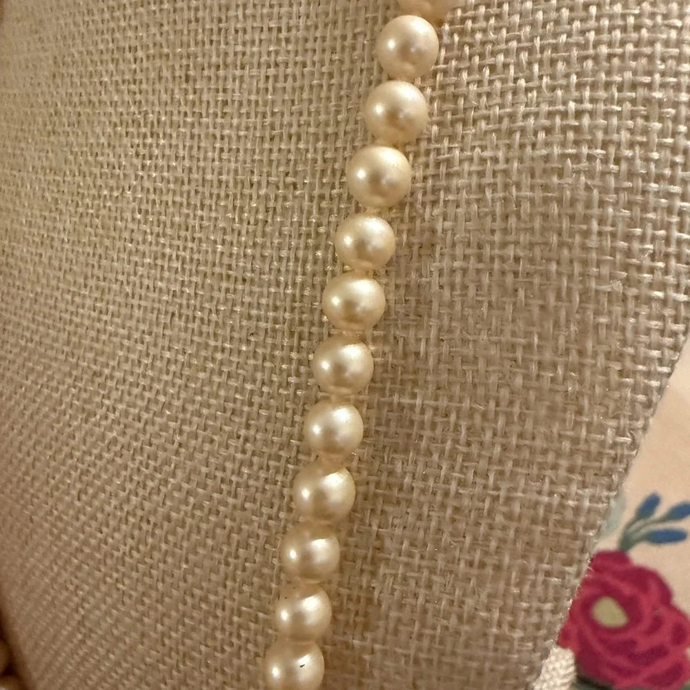 Elegant Cream‎ Pearl Necklace